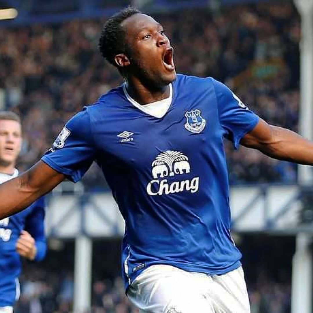 Romelu Lukaku celebrating in an Everton FC football kit designed by J Mitchell for Umbro, featuring the Chang sponsor logo and club crest, during a Premier League match.